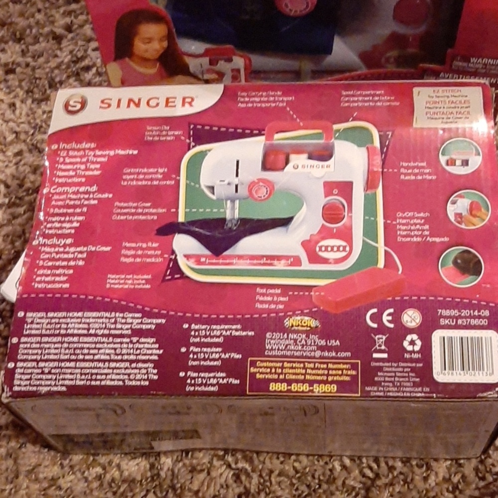 Singer Toy Machine - Picture 2 of 3